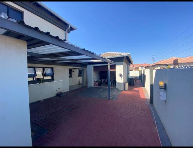 4 BEDROOM HOUSE FOR SALE IN AERORAND